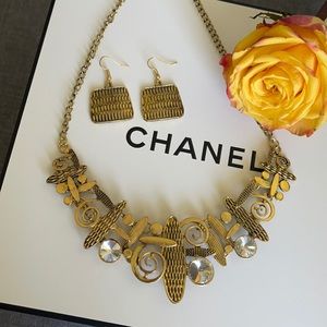 Necklace and earrings set